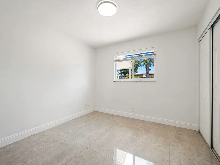 2100 N Seacrest Blvd — Photo 10