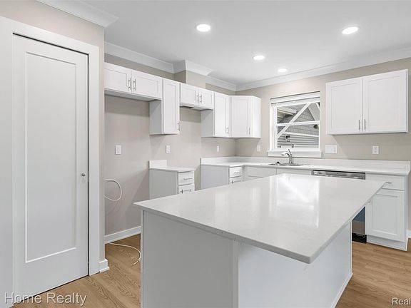5th image of 5710 N Karle St