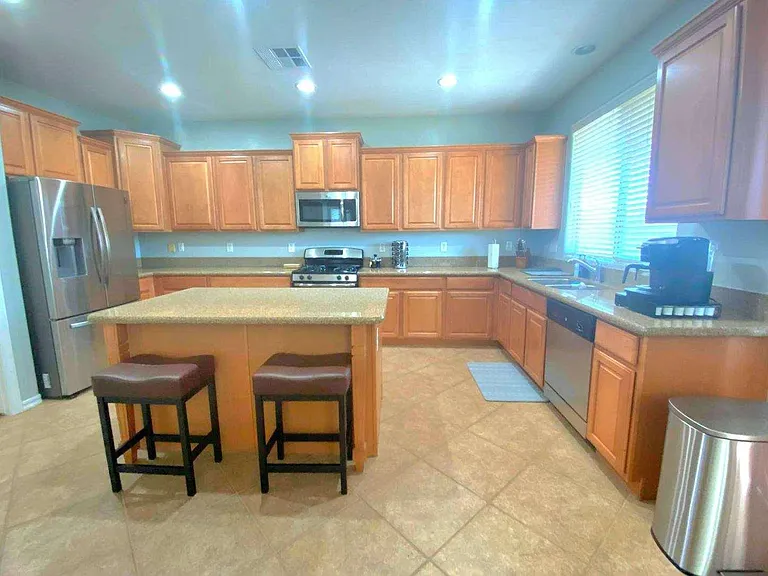 193 E Bahamas Dr — Photo 6