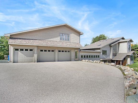 5th image of 1865 S Lakeshore Dr