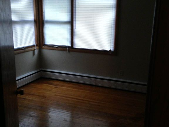 2nd image of 2210 Auburn St APT 8