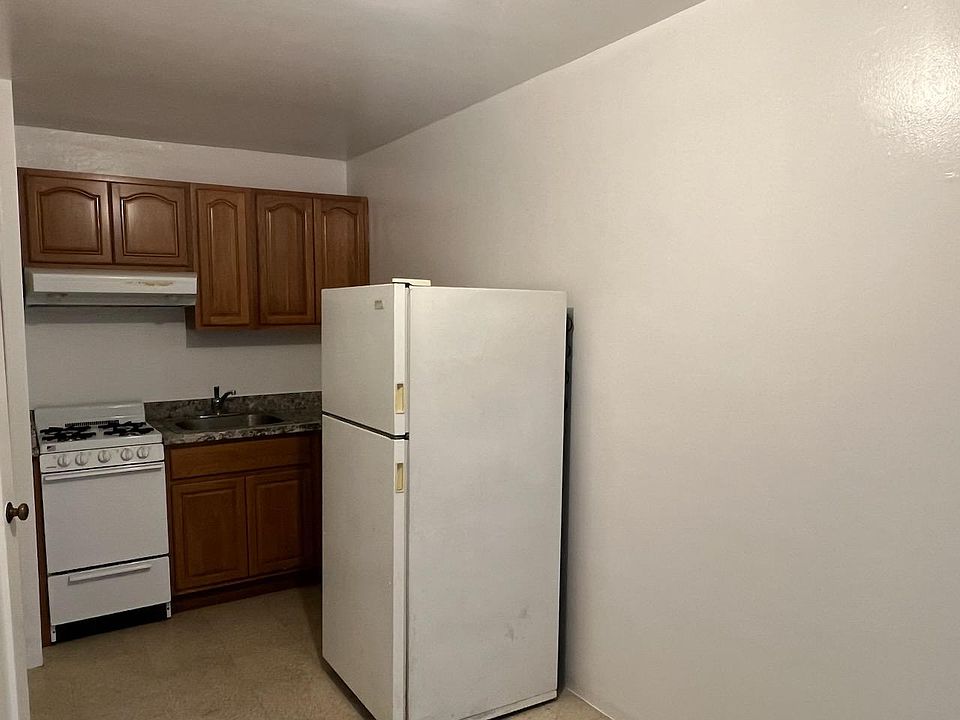 2nd image of 619 25th Ave APT 4