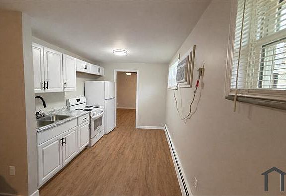 2nd image of 503 Woodlawn Ave #16