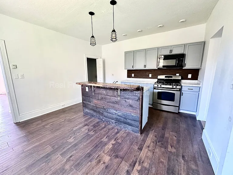 1379 Paulson Ave — Photo 7