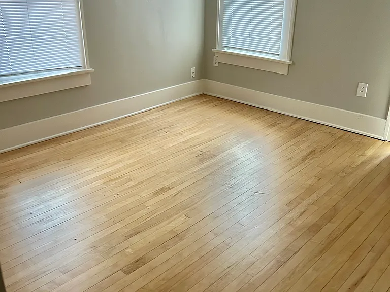 1015 W Franklin Ave — Photo 19