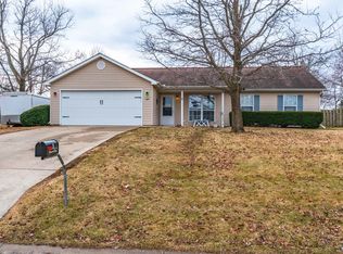 8 Briarwood Dr, Danvers, IL 61732