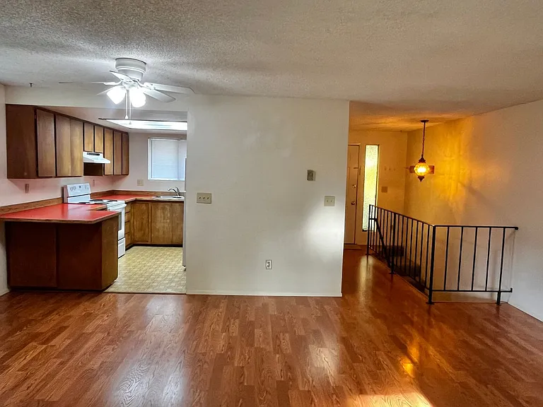1110 Shorewood Drive — Photo 6