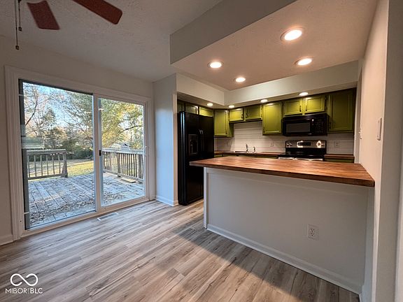 5th image of 4013 Mistletoe Dr