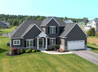 3911 Wheatfield Xing, Wheatfield, NY 14120