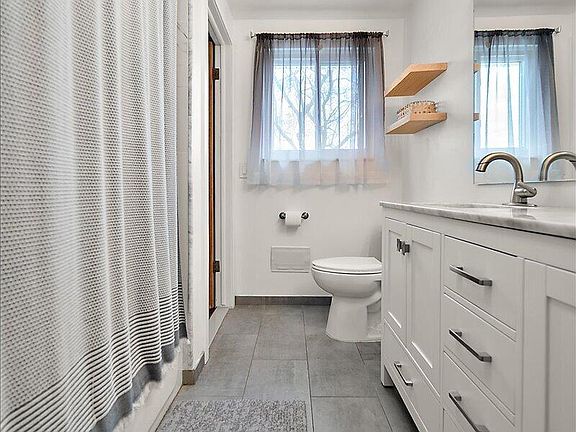 4th image of 38909 Lakeshore Dr