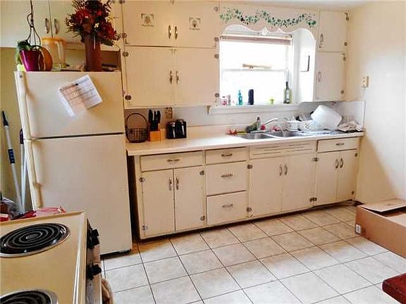 3rd image of 404 W Stevenson St