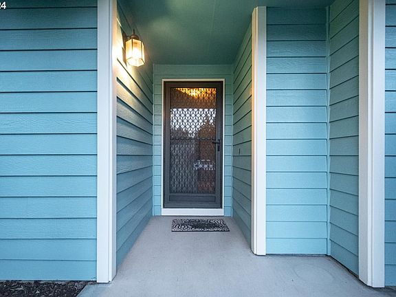 3rd image of 2616 NE 154th Ct