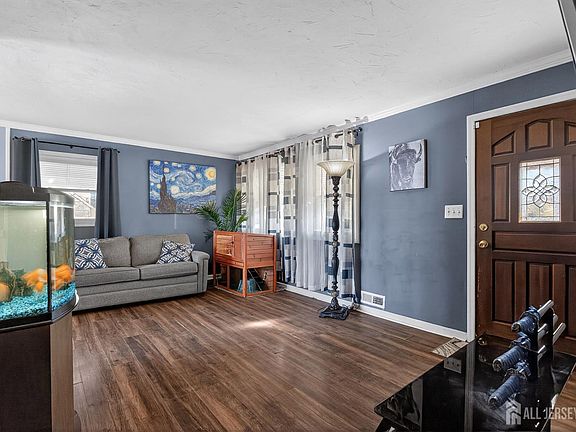 2nd image of 77 W Arthur Pl