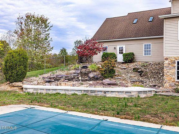 5th image of 59 Blackberry Ln