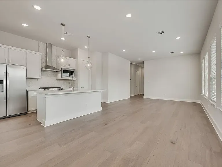 920 Ash Rd — Photo 4