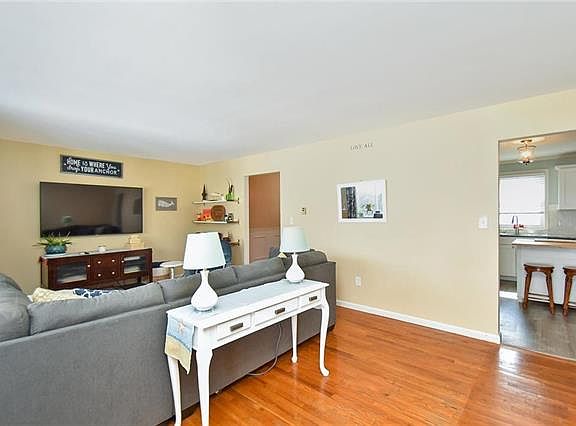 5th image of 3920 Dartmouth Dr
