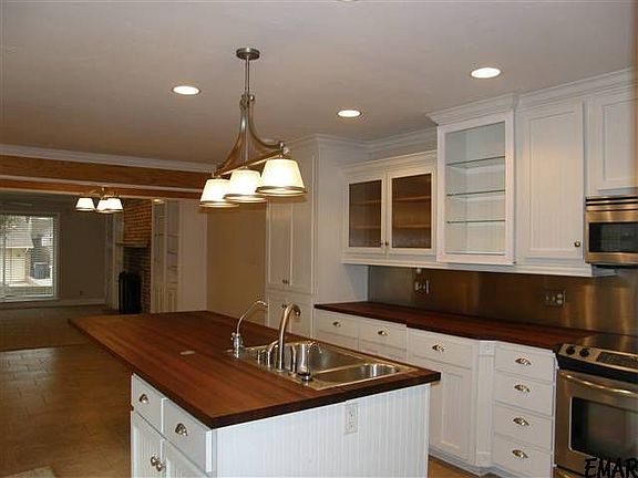 5th image of 2405 Sherwood Dr