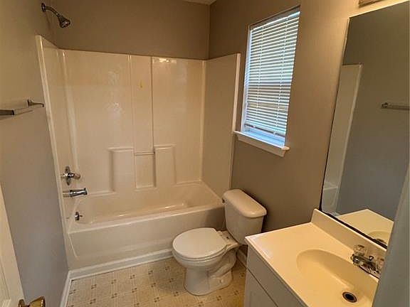 5th image of 211 Mineral Springs Rd W #B