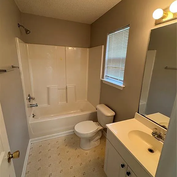 211 Mineral Springs Rd W #B — Photo 5