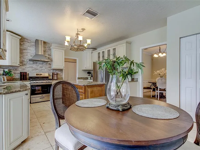 9401 Woodbay Dr — Photo 23