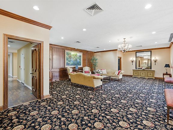 4th image of 4924 Cobbs Dr APT 9C