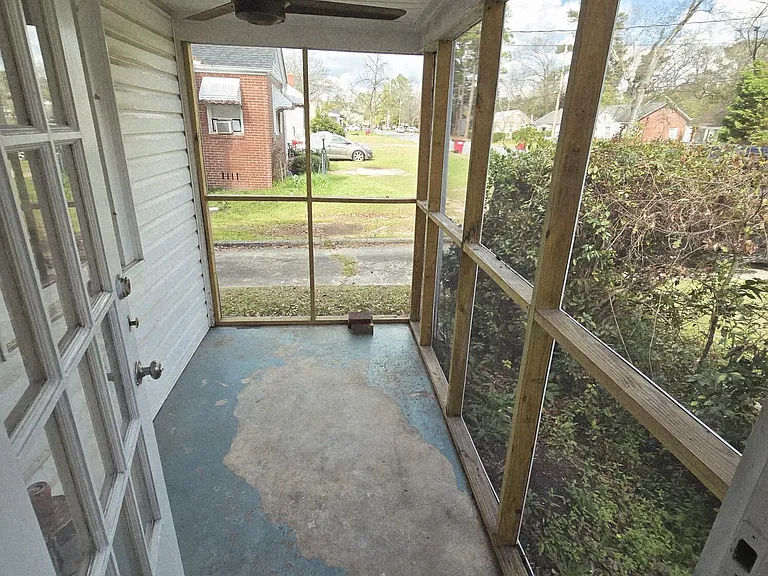1147 Mimosa Dr — Photo 3