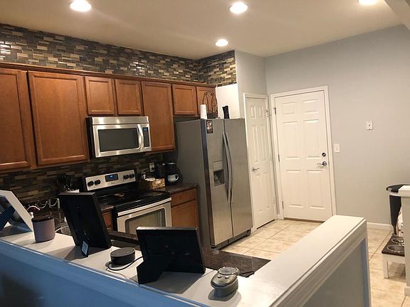 3rd image of 6796 Roundleaf Dr