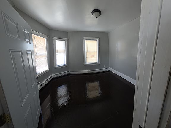 3rd image of 14 Lynn St Floor 2