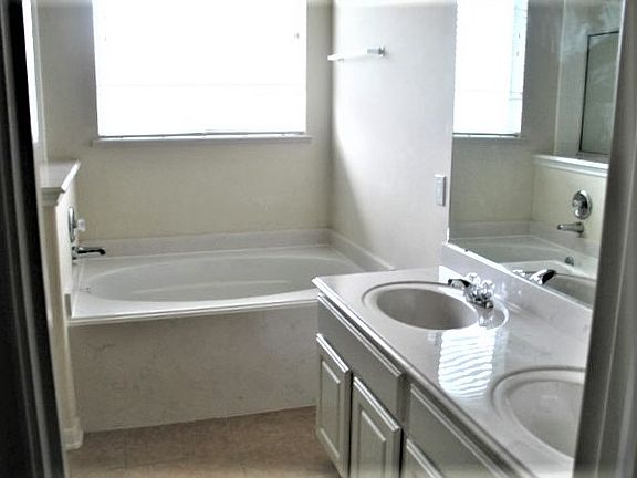 5th image of 4314 Green Orchard Dr