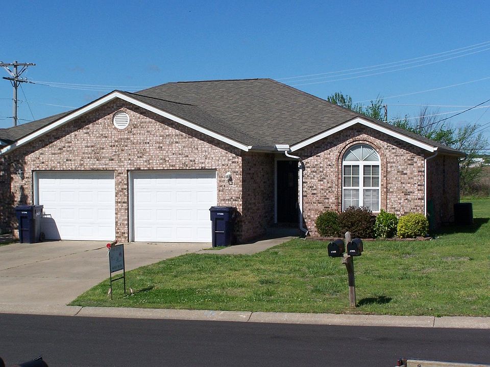B side is the left side. Great neighbor on the right. Great neighborhood. Well-kept unit.