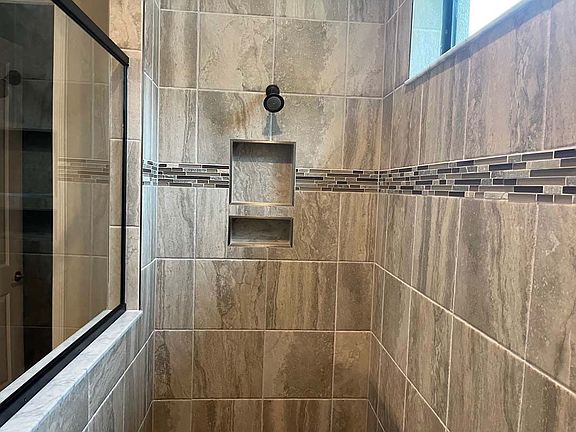 Carlingford quick move in new construction home roman shower by William Ryan Homes Tampa