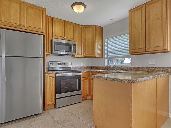 3rd image of 565 Grant Ave
