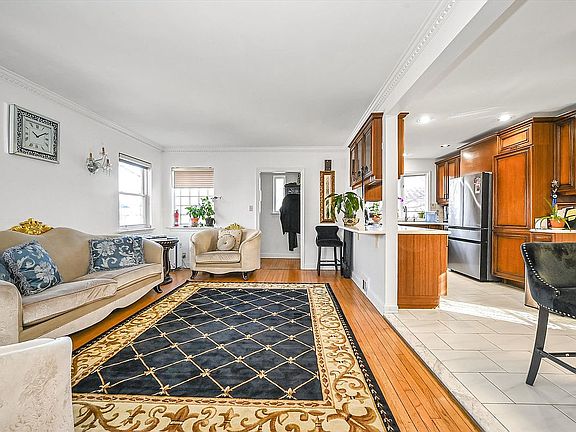 4th image of 18432 Cambridge Rd