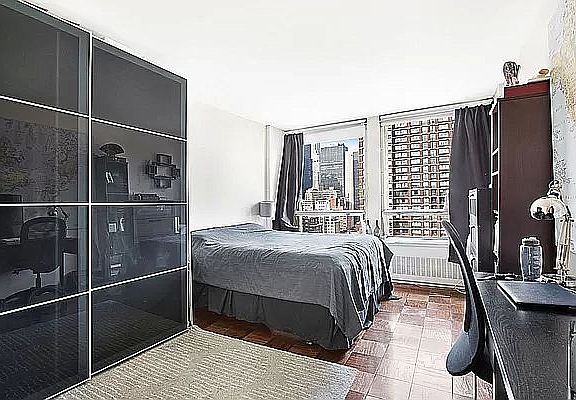 4th image of 300 E 33rd St APT 16L