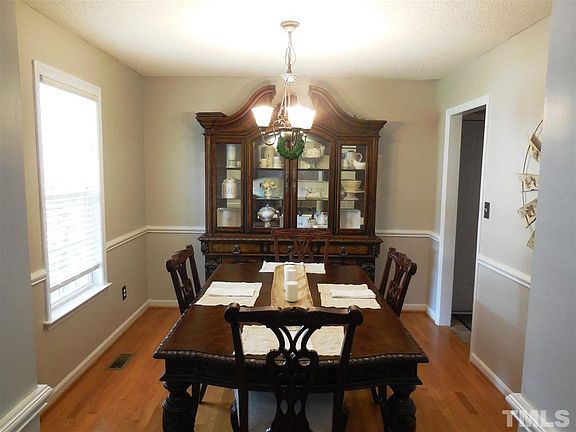 4th image of 405 Black Forest Dr