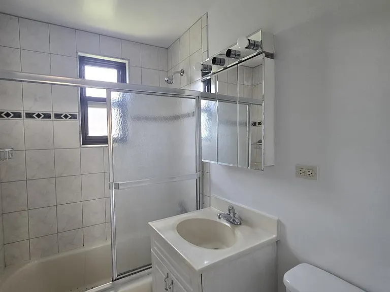 7322 N Ridge Ave #3W — Photo 3