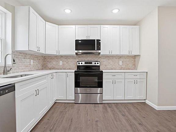 5th image of 453 S Walnut St