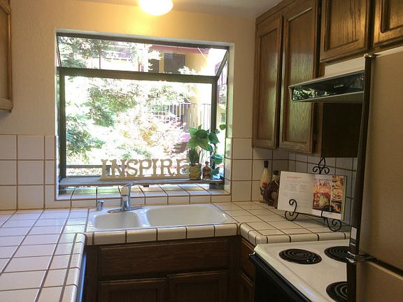 5th image of 234 Race St