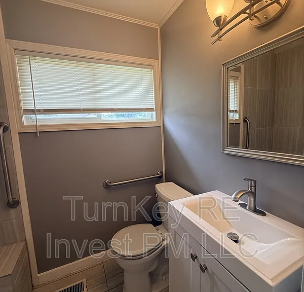 126 Nauvoo St — Photo 5