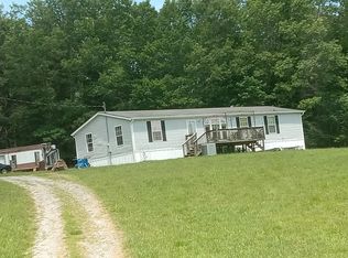 171 Teaberry Ln NW, Riner, VA 24149