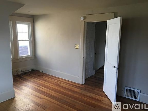 5th image of 1121 16th St NW