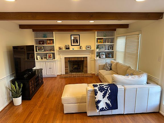 3rd image of 7005 Devereux Circle Dr