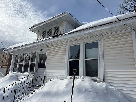 3rd image of 709 N Lowell St