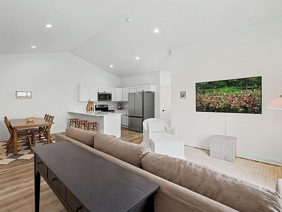 4th image of 5320 N Pinecrest Cir