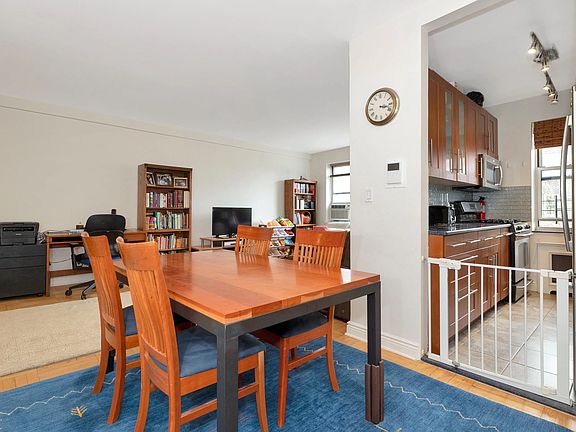 5th image of 3850 Hudson Manor Ter APT 5DE