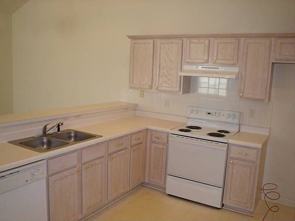 5th image of 6117 NE Kensington Dr