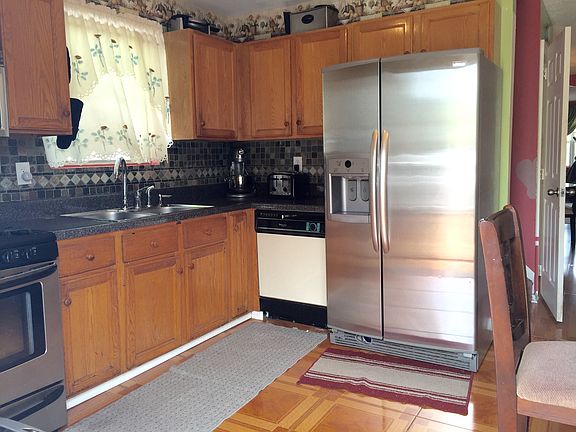 3rd image of 94 Northfield Ave