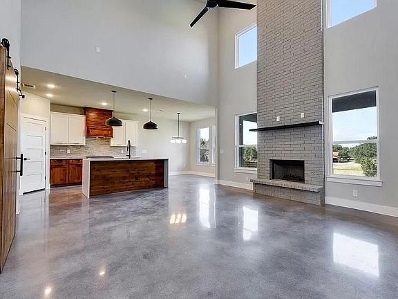 4th image of 300 Charli Cir