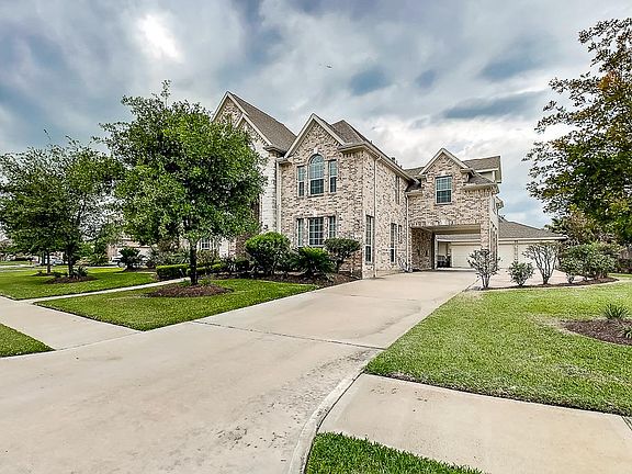 2nd image of 11806 Silverwood Bend Ln
