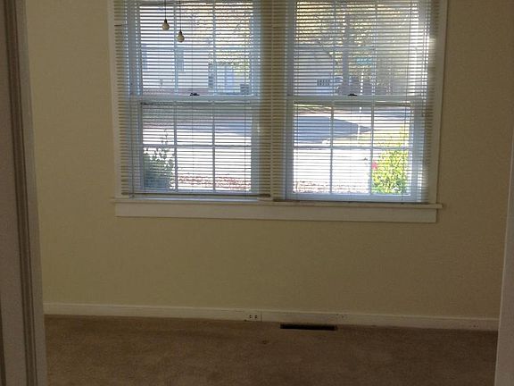 5th image of 604 Heilig Ave